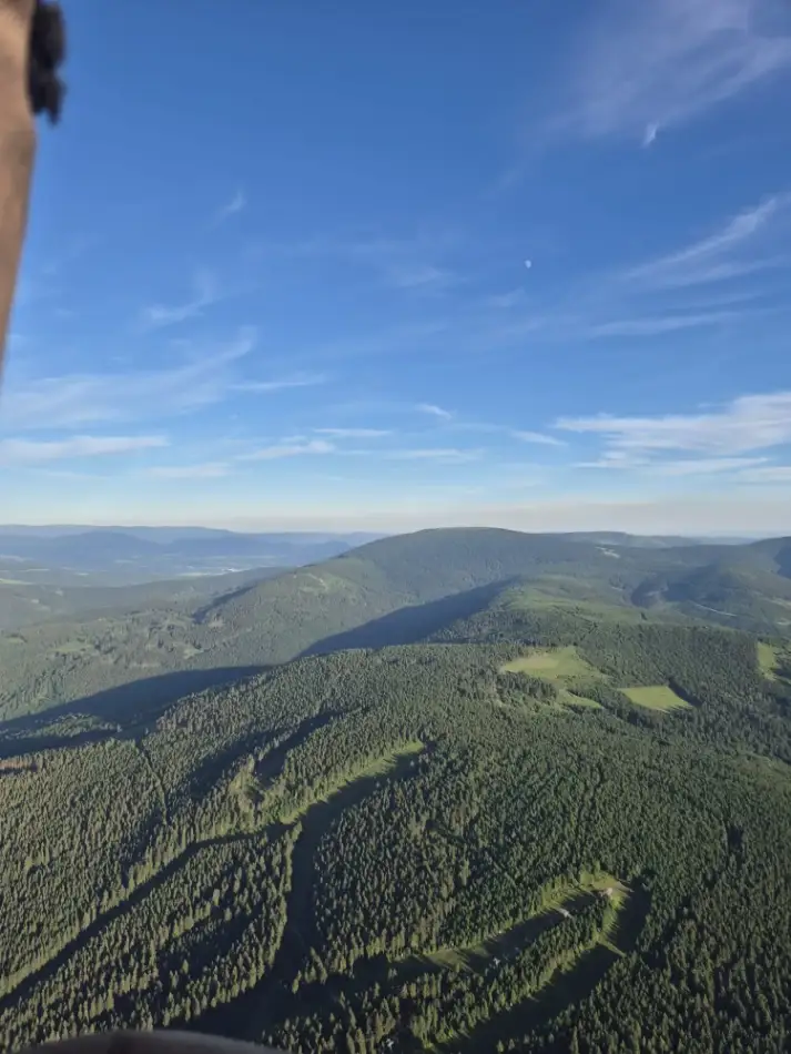 Lot balonem pod Śnieżnikiem — kadr 8